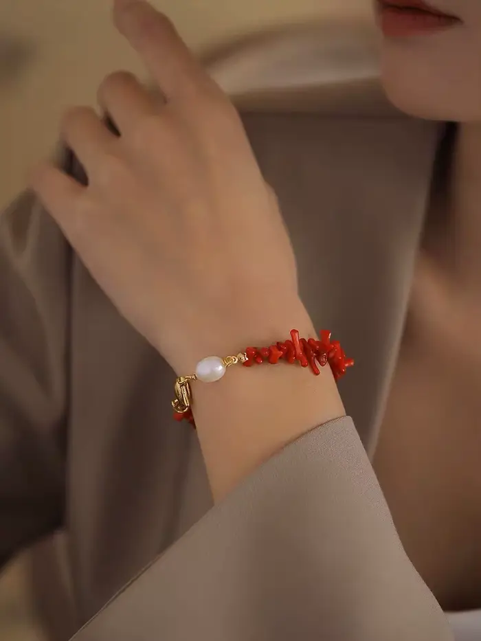 Collier européen et américain unique, perle d'eau douce, baroque, rouge, corail, bambou, tempérament court
