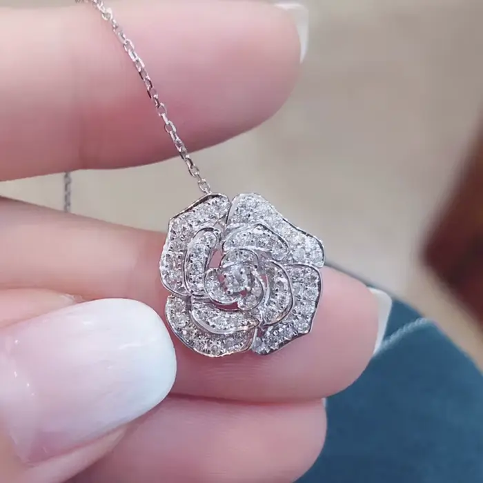 Huitan – collier pendentif fleur pour femmes, collier de luxe en zircone cubique, couleur argent, bi