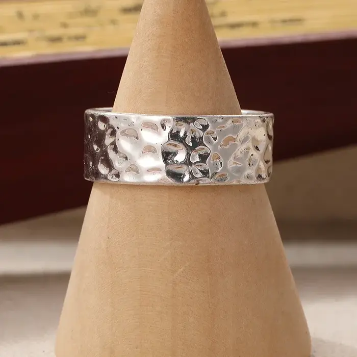 Bague simple et exquise à face large pour hommes et femmes