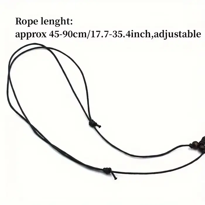 Collier en forme de dent de requin sculpté