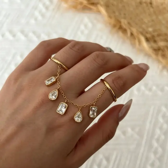Bague en acier inoxydable française avec pampille en zircon pour femmes élégante et minimaliste idéale pour les occasions spéciales et le quotidien