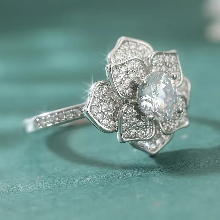 Bague de promesse en zircone synthétique plaquée argent motif camélia élégante romantique pour mariage et anniversaire femme ajustable ajustement confortable style moderne occassions spéciales