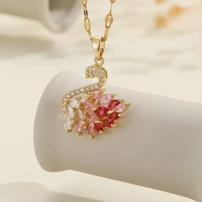 Collier avec pendentif en forme de cygne, en cuivre et incrusté de zircon, un cadeau de vacances dou