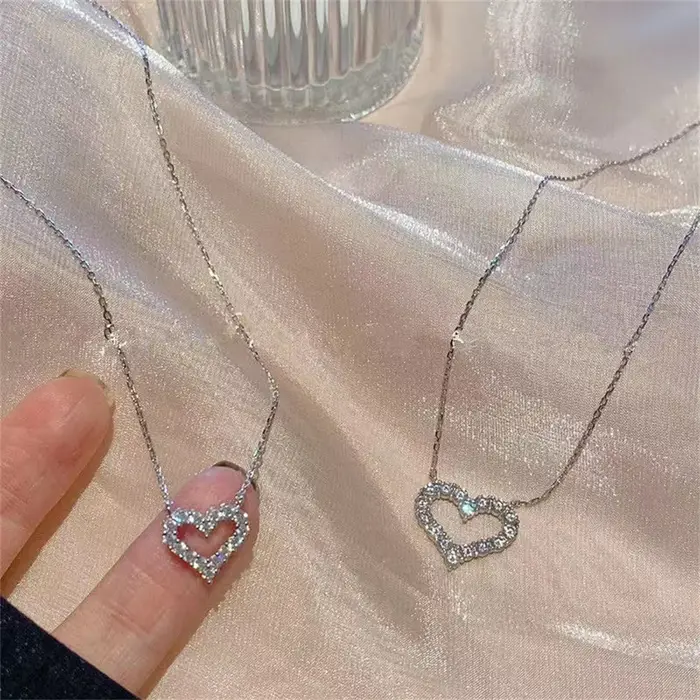 Kpop – collier avec pendentif d'amour creux en cristal pour femmes