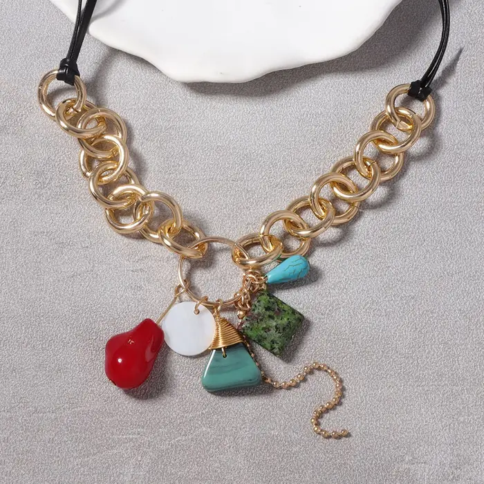 Collier ras du cou rond 2026 pour femme