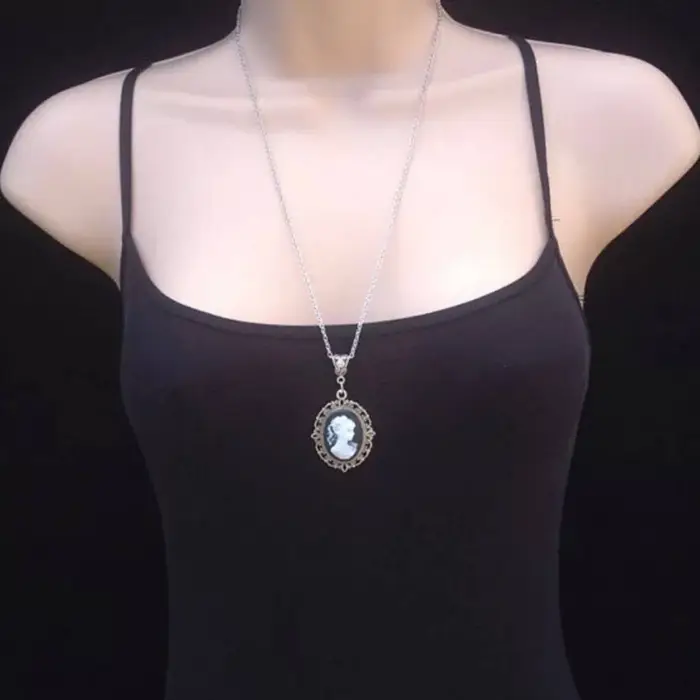 Collier camée de beauté