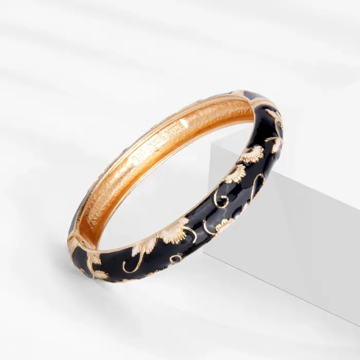 Bracelets noirs pour femmes Bracelets en alliage émail Bracelet femme cloisonné Bracelet sur la main