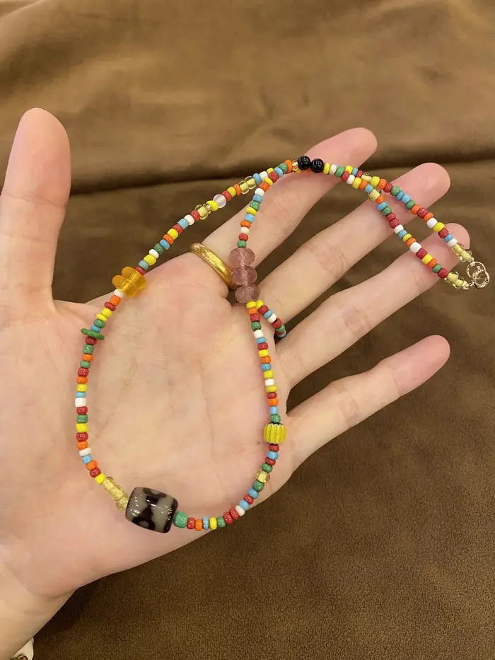 Collier bohème coloré en perles Dopamine