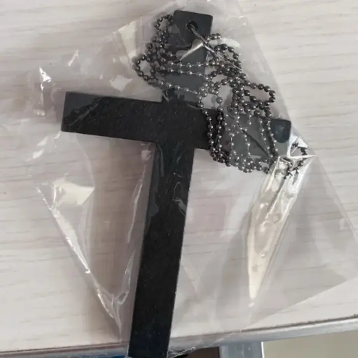Collier croix américaine pour fille épicée