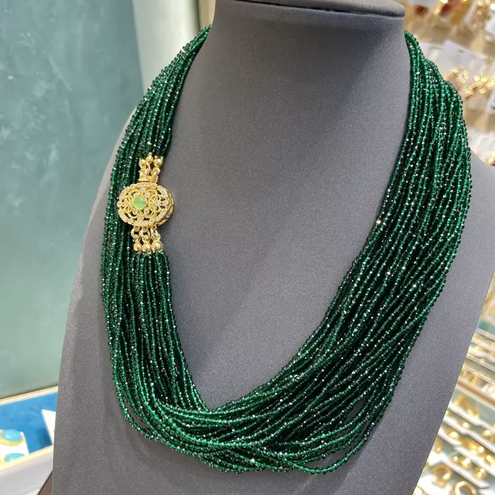 Collier en cristal souffle de bébé vert pour femme