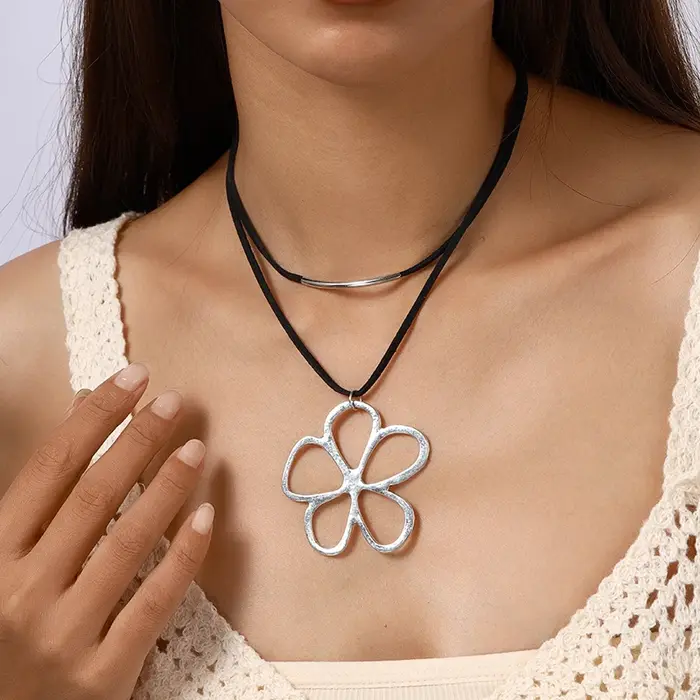 Aihua-Collier ethnique évidé avec pendentif grande fleur pour femme