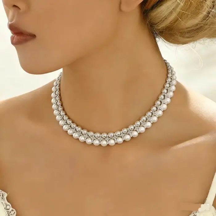 Collier de perles à double rangée avec incrustations de diamants Chaîne de clavicule courte populaire transfrontalière à haute luminosité pour robe de soirée pour dames...