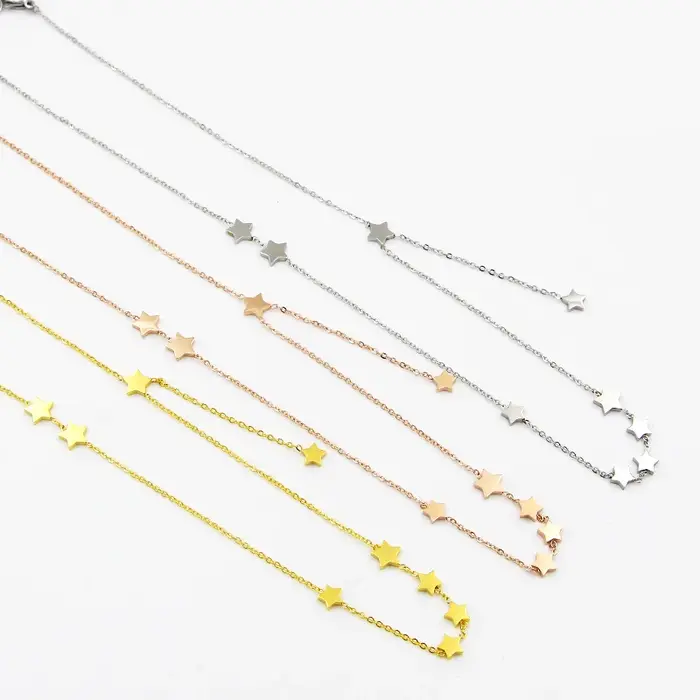 Collier pendentif 9 étoiles pour femme