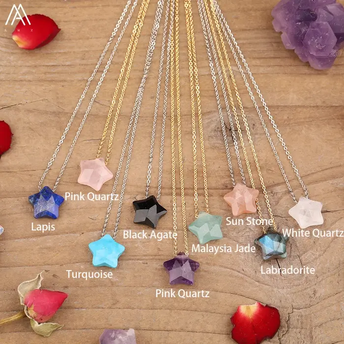 Collier avec pendentif étoile en pierre naturelle