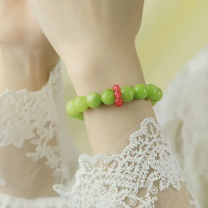 Bracelet avec capuchon de lait de raisin vert