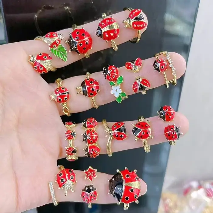 Bague ZHUKOU en zircone cubique avec émail rouge et motif coccinelle pour femmes et hommes pour soirées et occasions spéciales