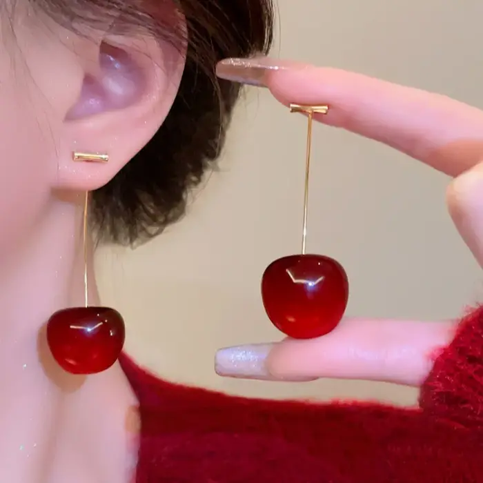 Boucles d'oreilles cerise rouge douce pour femmes