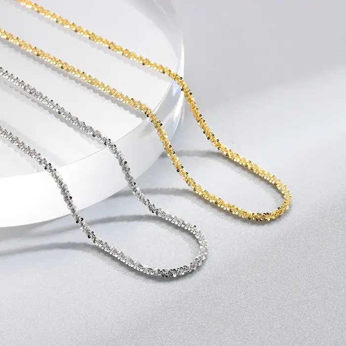 Collier scintillant couleur argent pour femmes