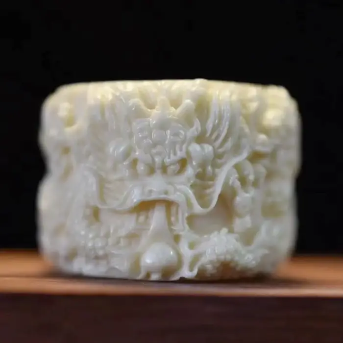 Bague en bois faite à la main