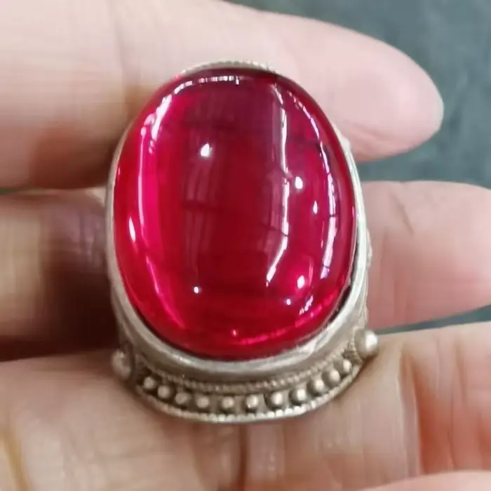 Bague ouverte vintage en argent incrustée de rubis