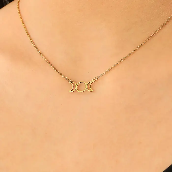 Collier déesse Triple Lune Hekat mythologie grecque bijou acier inoxydable cadeau femme occasions spéciales