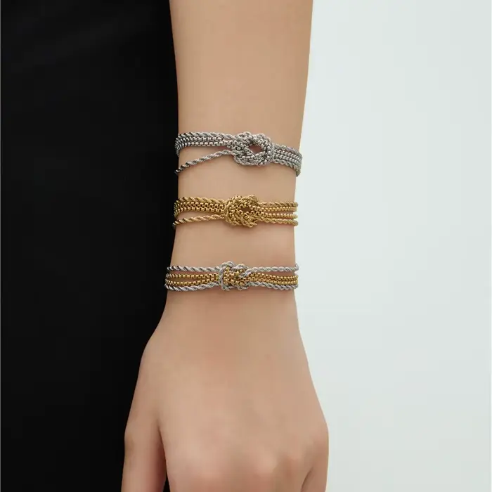 Bracelet à nœud d'amour en acier inoxydable pour femmes