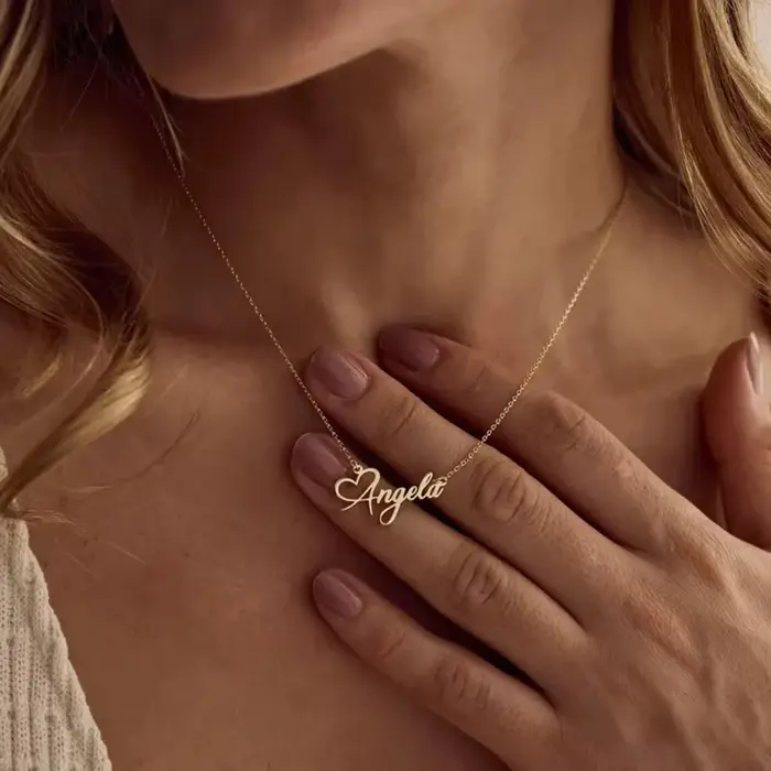 Collier personnalisé avec nom et cœur pour femme