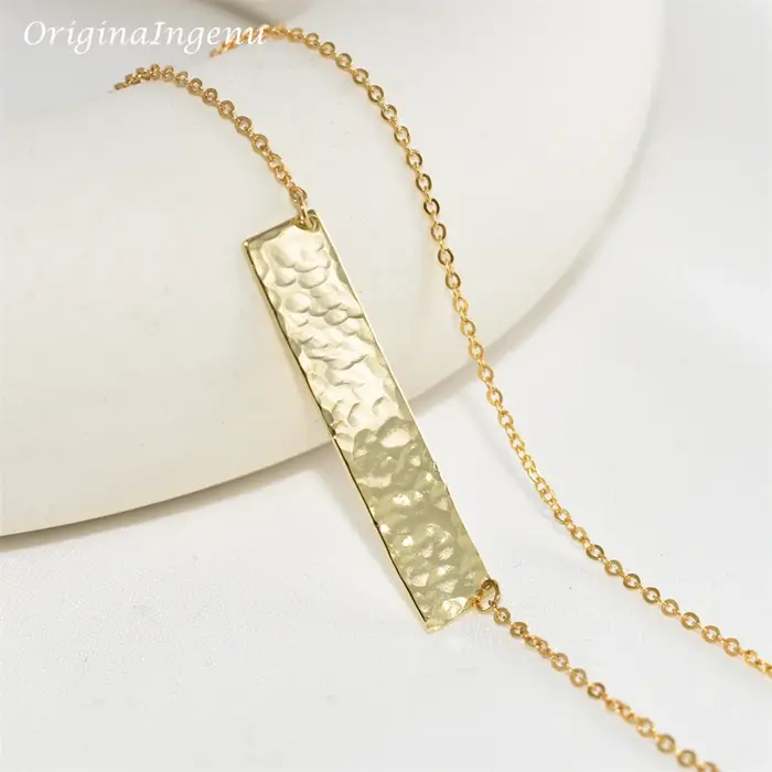 Collier en or jaune clair et argent sterling classique pour femme occasions spéciales collier personnalisé avec pendentif durable et élégant pour tous les jours et soirées
