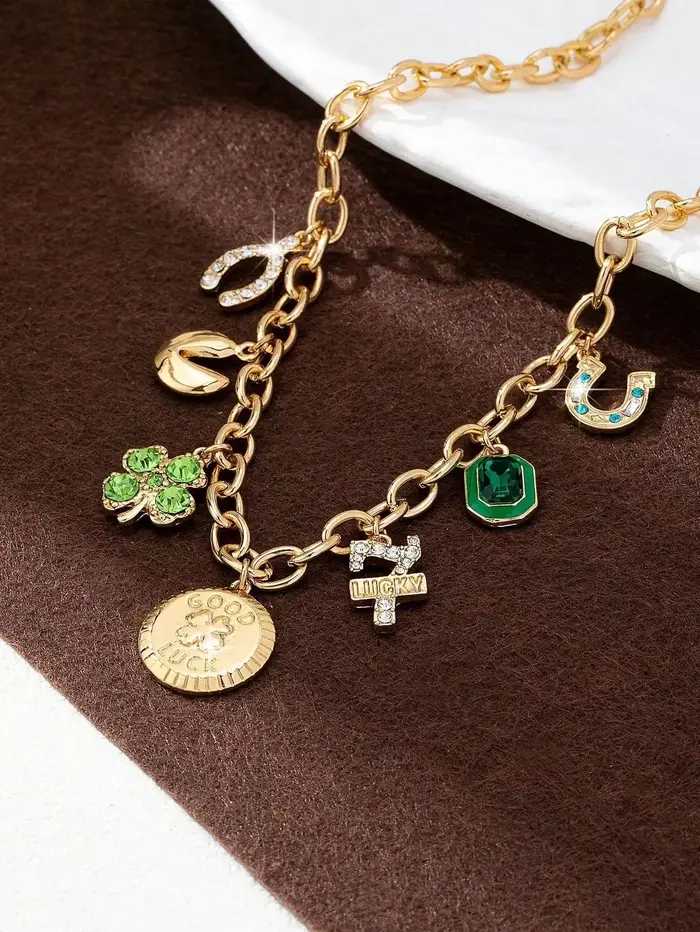 Un nouveau collier trèfle à quatre feuilles