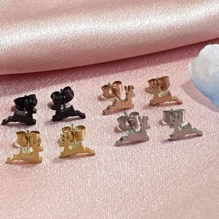 Boucles d'oreilles de renne de roman de cerf pour des femmes
