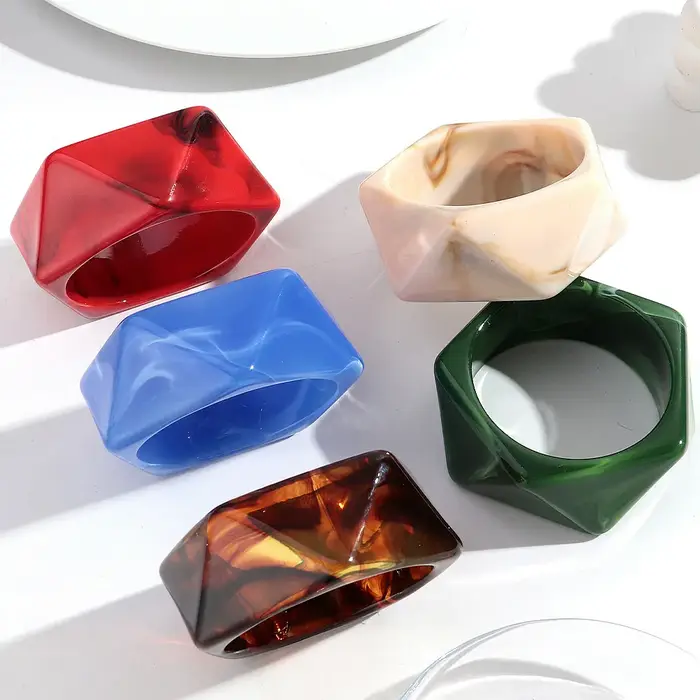 Bracelet tendance en résine épaisse à facettes géométriques irrégulières pour femmes