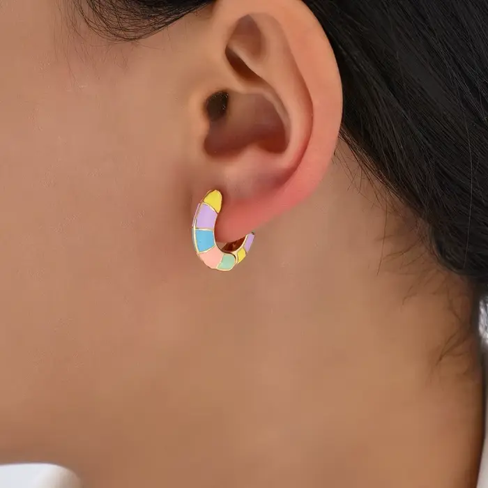 Boucles d'oreilles Huggies en émail coloré pour femmes, boucles d'oreilles minuscules plaquées or, cercle rond, mignon, document arc-en-ciel, nuit