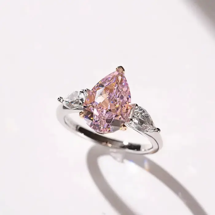 Bague de fiançailles en diamant de laboratoire rose synthétique en forme de formage