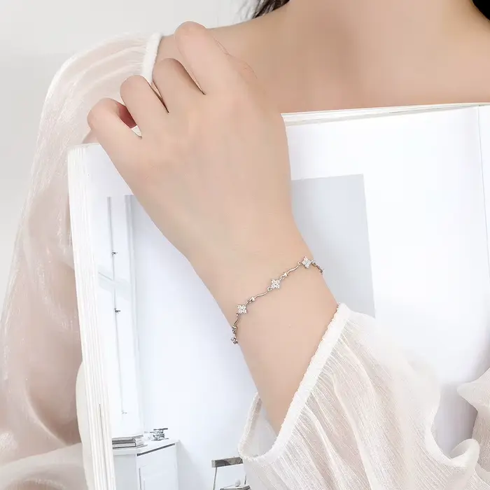 Bracelet en argent sterling 925 avec trèfle à quatre feuilles en zircon