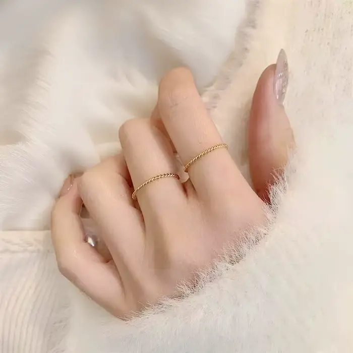 VIVILADY Bague torsadée en acier inoxydable de qualité, motif géométrique, pour femme et couple, bijou de mode, idéale pour les fêtes