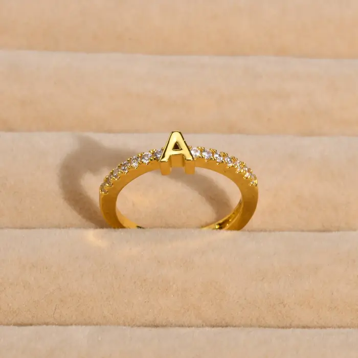 Anneau initial de lettre des femmes