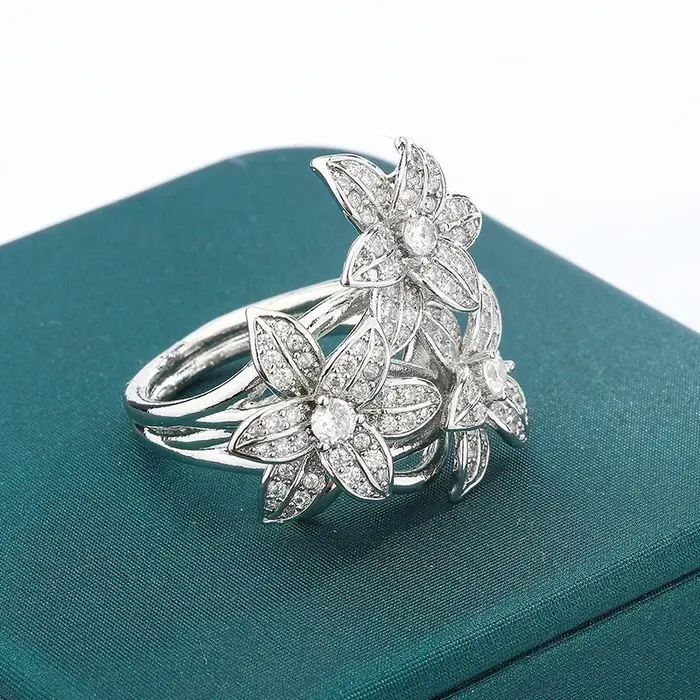 Nouvelle bague à grande fleur 2026