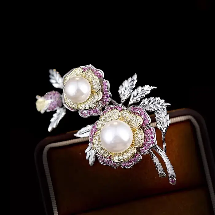 Broche de luxe légère et élégante