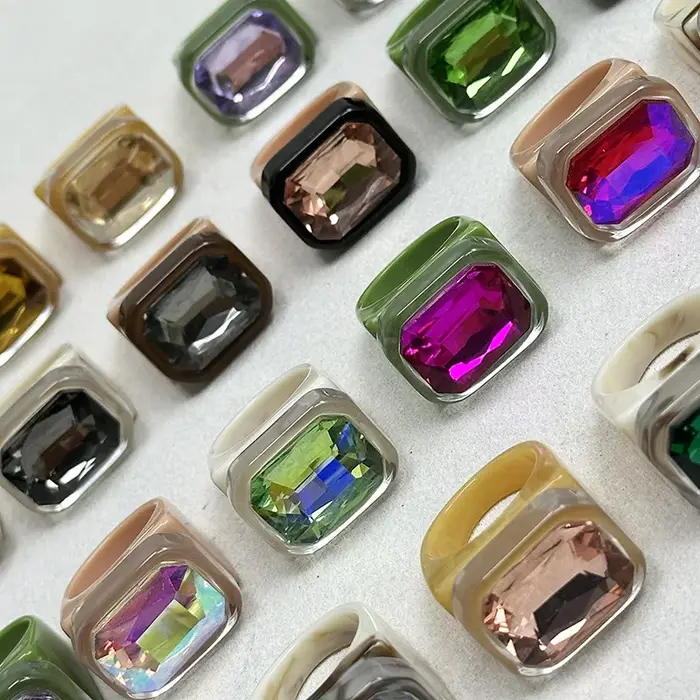 Bague en acrylique géométrique style dessin animé élégante et portable pour femmes occasions festives et mode OL
