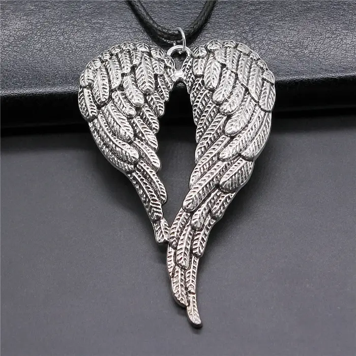 Collier en Faux Cuir Noir avec Double Ailes d'Ange