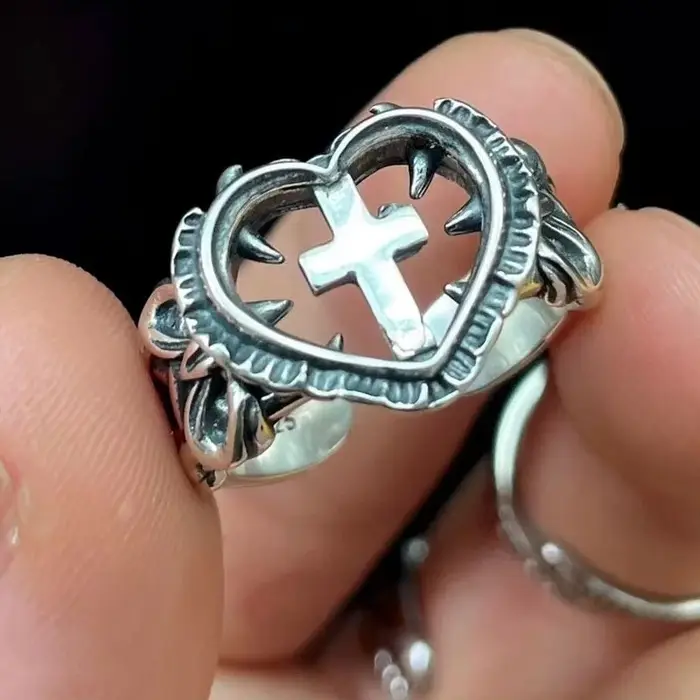 Bague croix ajourée Taboo Kiss en alliage de zinc pour femmes hommes unisexe style punk gothique occasions spéciales