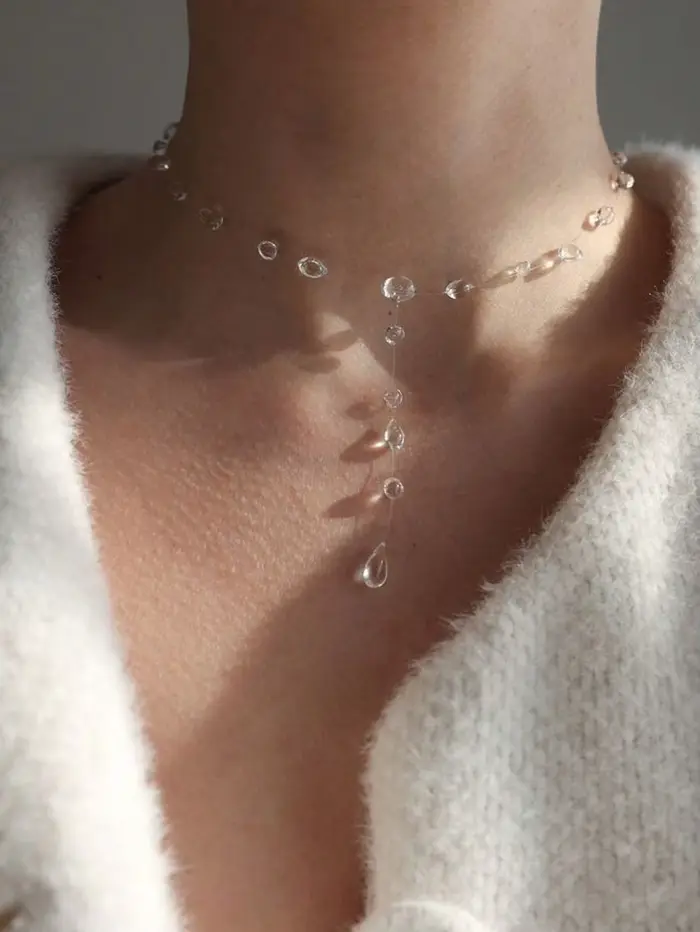 Collier série pompon en forme de goutte de rosée transparente