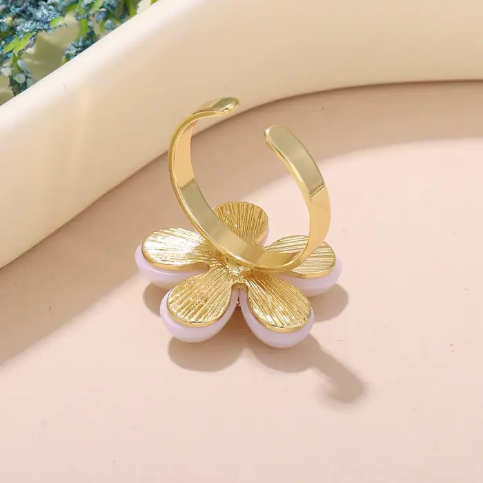 Bague en perles et motifs floraux plaquée or 18 carats romantique pour femmes occasions spéciales fiançailles mariage
