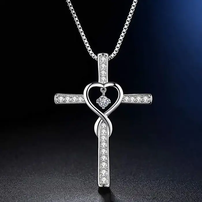 Collier avec pendentif argenté pour femme