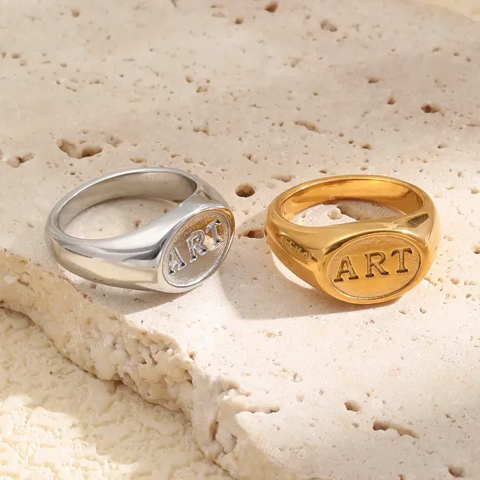 E.B.belle Bague Signet Unisexe ART Initiale en Acier Inoxydable Plaqué Or 18K Poli