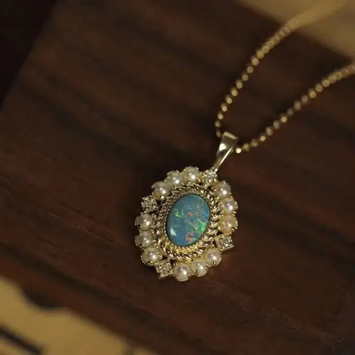 Pendentif en perle d'opale style géométrique classique pour femme collier de mariage bijoux de luxe occasions spéciales