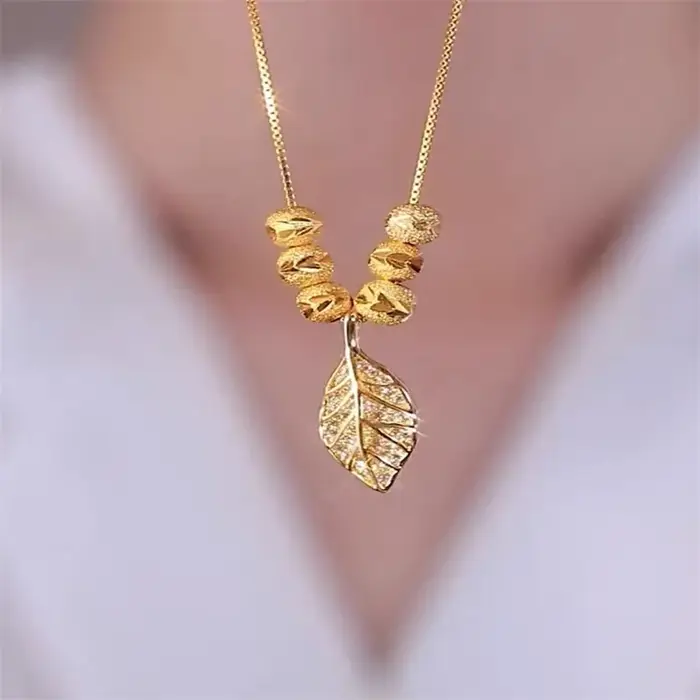 Nouveau collier pour femme couleur or 18 carats avec pendentif feuille micro-pavé en zircon