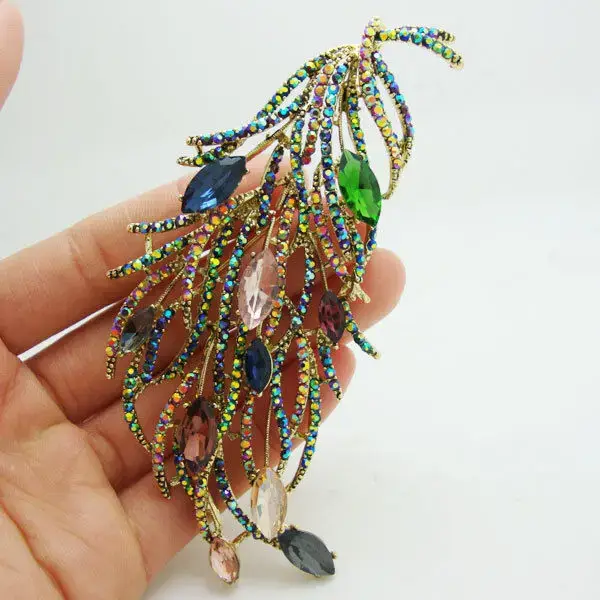 Broche longue en plumes pour femmes