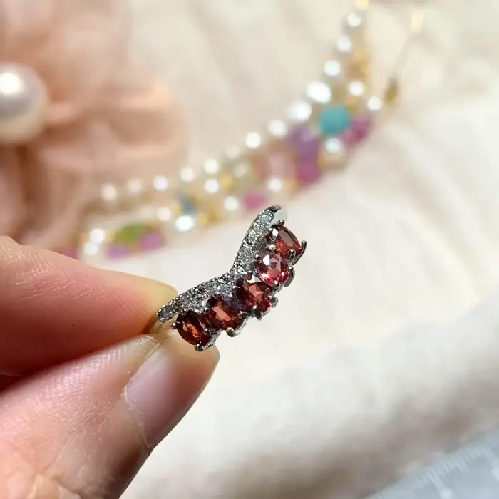 Bague de luxe en grenat naturel pour femmes