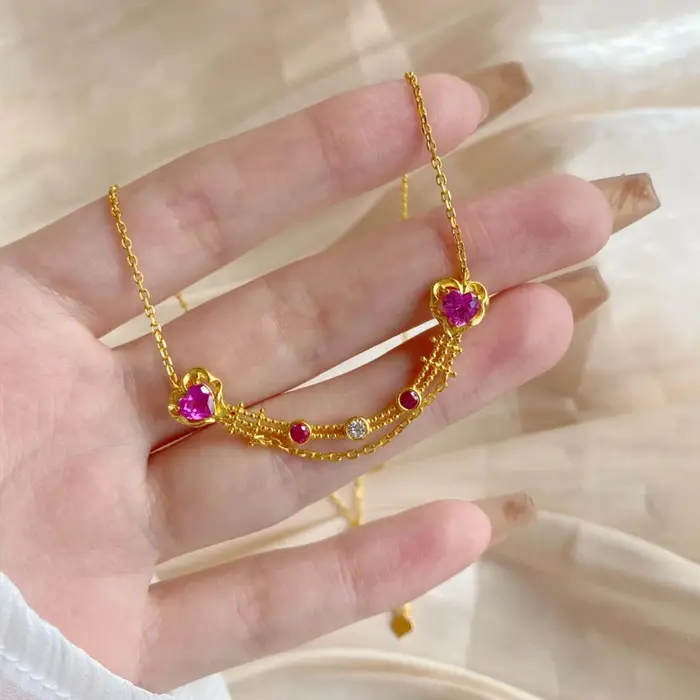 Collier en chaîne de perles rondes multicouches avec incrustation de pierres précieuses roses, desig